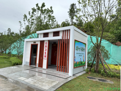 创建文明城市，构建和谐社会，环保公厕一道文明风景线